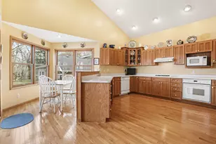 9895 Lakeview Dr, Berrien Springs, MI 49103 - Photo 13