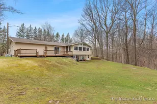 6640 Pine Island Dr NE, Comstock Park, MI 49321 - Photo 39