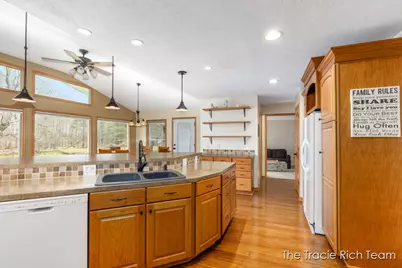 6640 Pine Island Drive NE, Comstock Park, MI 49321 - Photo 11