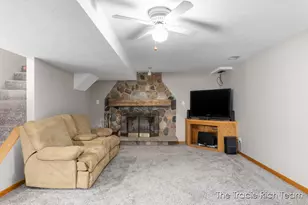 6640 Pine Island Dr NE, Comstock Park, MI 49321 - Photo 25
