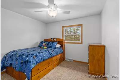 6640 Pine Island Drive NE, Comstock Park, MI 49321 - Photo 23