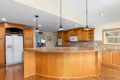 6640 Pine Island Drive NE, Comstock Park, MI 49321 - Photo 13