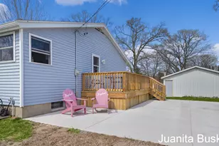 2276 Emens Dr, Muskegon, MI 49444 - Photo 31