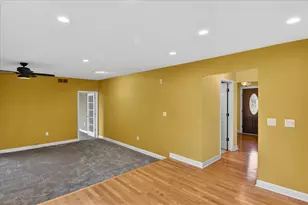 7637 Embassy Dr, Canton, MI 48187 - Photo 11