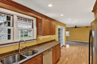 7637 Embassy Dr, Canton, MI 48187 - Photo 15