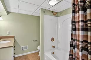 7637 Embassy Dr, Canton, MI 48187 - Photo 39