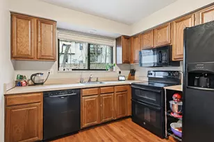 412 Forest Dr, Brighton, MI 48116 - Photo 5