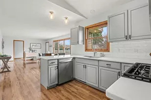 802 Sugar Maple St, Vicksburg, MI 49097 - Photo 5