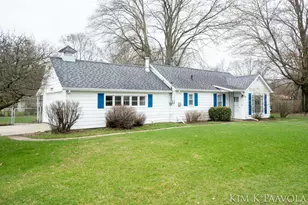 916 James St, Plainwell, MI 49080 - Photo 3