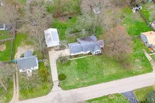 916 James St, Plainwell, MI 49080 - Photo 5