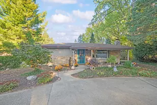 4913 Ridge Rd, Stevensville, MI 49127 - Photo 3