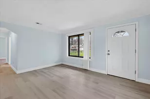 24432 Kensington St, Taylor, MI 48180 - Photo 5