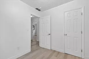 24432 Kensington St, Taylor, MI 48180 - Photo 13