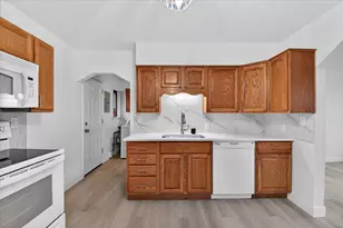 24432 Kensington St, Taylor, MI 48180 - Photo 11