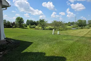 31637 Beaver Cir, New Boston, MI 48164 - Photo 3