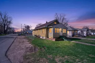 705 E Bird St, Jackson, MI 49203 - Photo 3