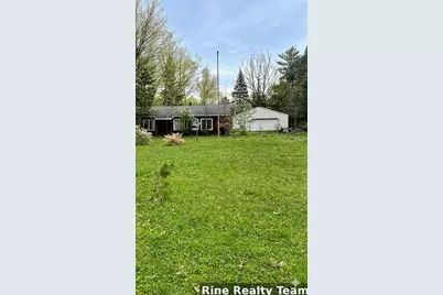 10624 W 22 1/2 Road, Mesick, MI 49668 - Photo 11