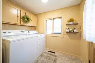 310 S Cross St, Greenville, MI 48838 - Photo 17