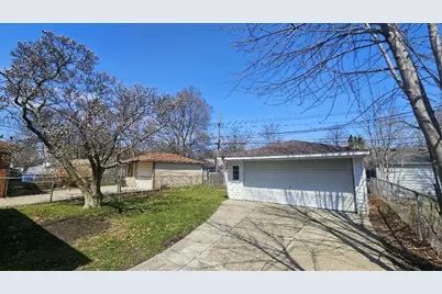 21345 Newcastle Road, Harper Woods, MI 48225 - Photo 15