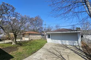 21345 Newcastle Rd, Harper Woods, MI 48225 - Photo 15