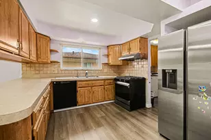 33057 Sherwood Forest Dr, Sterling Heights, MI 48310 - Photo 9