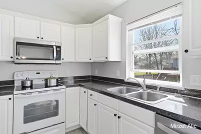 300 Regent Street SE, Grand Rapids, MI 49548 - Photo 9