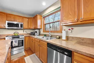 12091 Pembrooke Cir, South Lyon, MI 48178 - Photo 15
