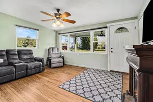 48758 Sully Dr, Belleville, MI 48111 - Photo 3