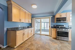 3305 Bridge St, Trenton, MI 48183 - Photo 9