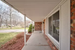 9137 Rucker Rd, Grosse Ile, MI 48138 - Photo 3