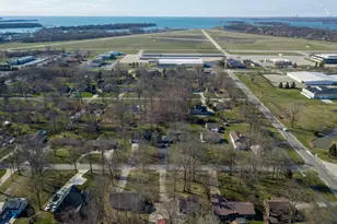 9137 Rucker Rd, Grosse Ile, MI 48138 - Photo 37