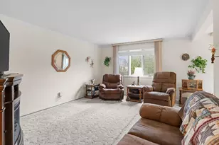 42282 E Edward Dr, Clinton Twp, MI 48038 - Photo 3