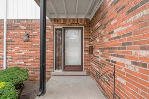 42282 E Edward Dr, Clinton Twp, MI 48038 - Photo 25