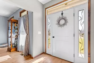 9109 Pine Hill Ct, Saline, MI 48176 - Photo 5