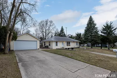2208 Dawson Avenue NE, Grand Rapids, MI 49505 - Photo 1