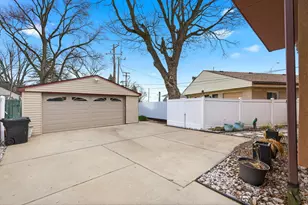 17802 Berg Rd, Detroit, MI 48219 - Photo 3