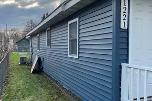 1221 Pearl St, Benton Harbor, MI 49022 - Photo 3