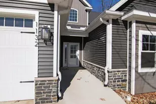 1132 Lochaven Cir, Hillsdale, MI 49242 - Photo 7