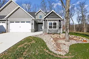 1132 Lochaven Cir, Hillsdale, MI 49242 - Photo 5