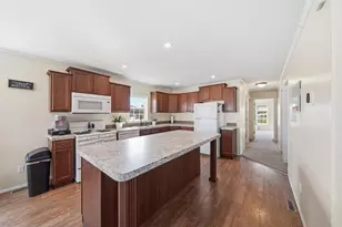 320 Grand River Dr, Adrian, MI 49221 - Photo 9