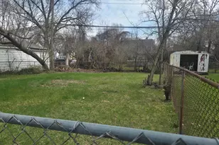 8236 Trinity St, Detroit, MI 48228 - Photo 41