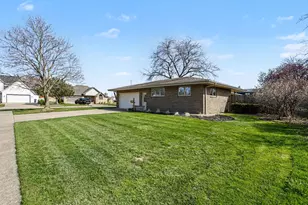 2904 Veronica Dr, Saint Joseph, MI 49085 - Photo 3