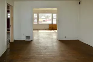 885 Mineral Ave, Benton Harbor, MI 49022 - Photo 9