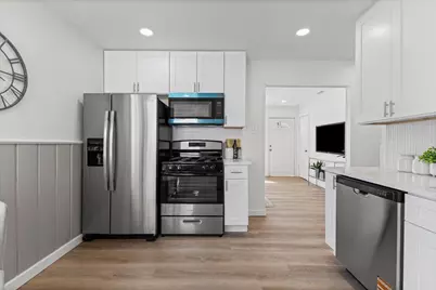 647 E Brockton Avenue, Madison Heights, MI 48071 - Photo 9