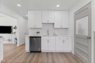 647 E Brockton Avenue, Madison Heights, MI 48071 - Photo 13