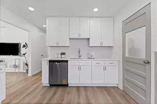 647 E Brockton Ave, Madison Heights, MI 48071 - Photo 13