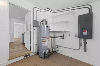 647 E Brockton Avenue, Madison Heights, MI 48071 - Photo 15