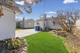 647 E Brockton Ave, Madison Heights, MI 48071 - Photo 17