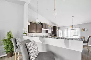 1015 Point Way, Lawton, MI 49065 - Photo 5