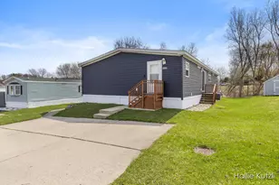 1418 Red Oak Ln NE, Belmont, MI 49306 - Photo 3